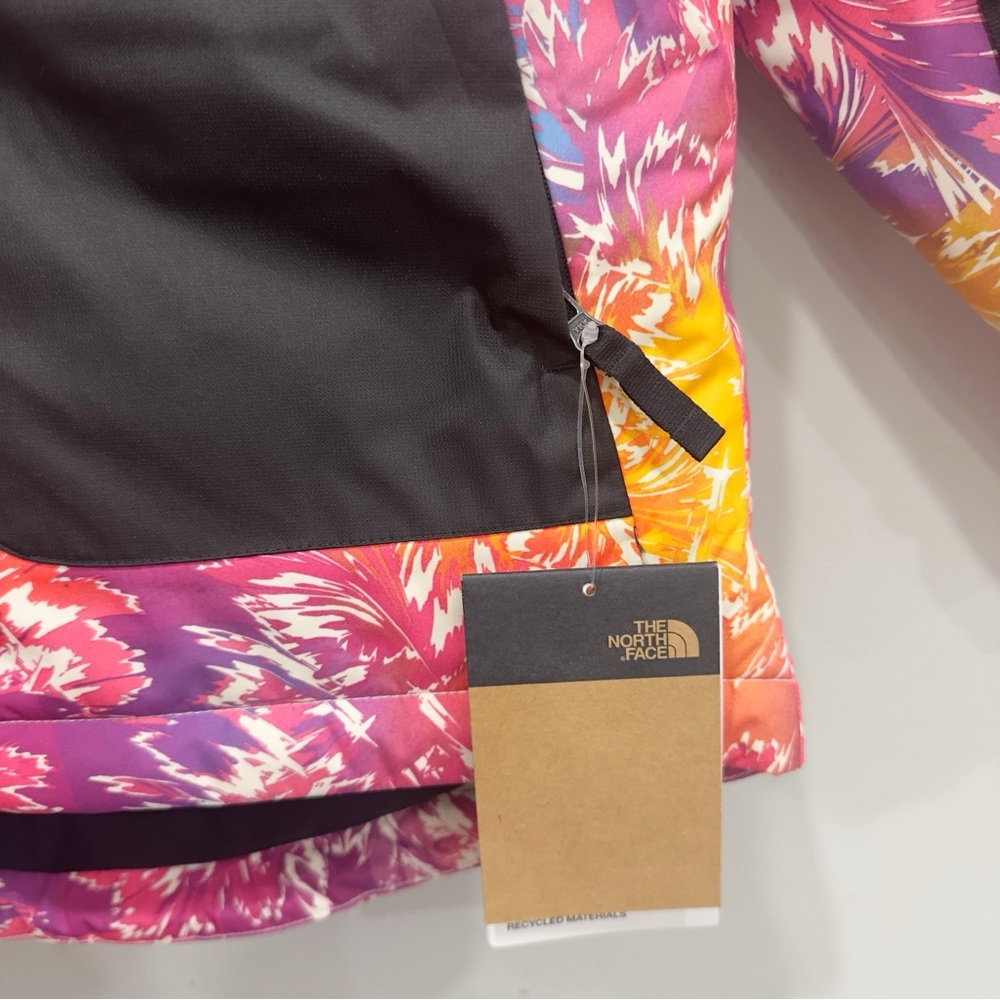 The North Face Girls Freedom Insulated Winter Jacket - Picture 7 of 12